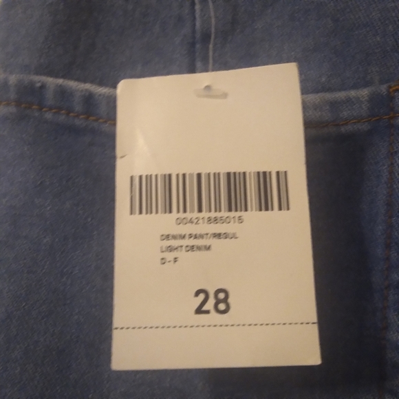 NWT! High Waist Light Wash Cropped Ankle Jeans, Size: 28 - Picture 6 of 9